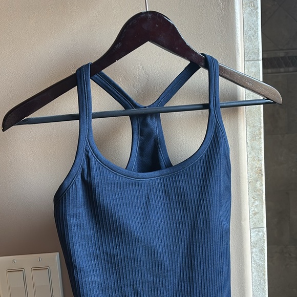 Lululemon - Picture 2 of 3